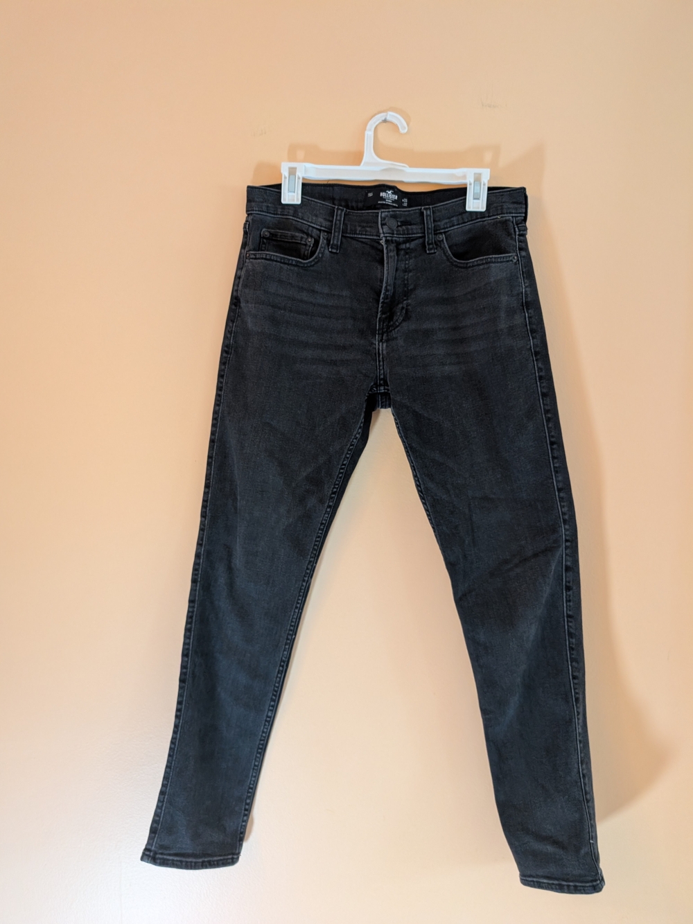 Hollister Men's Skinny Jeans in Washed Black